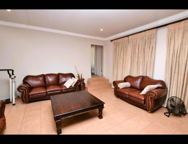 5 BEDROOM HOUSE FOR SALE IN HEUWELOORD